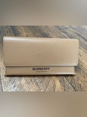 Burberry Beige Leather Logo Sunglasses Case